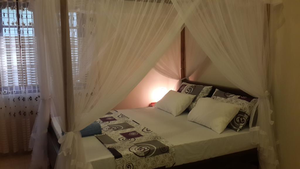 Golden Beach Rest Hotel Tangalle Exterior photo