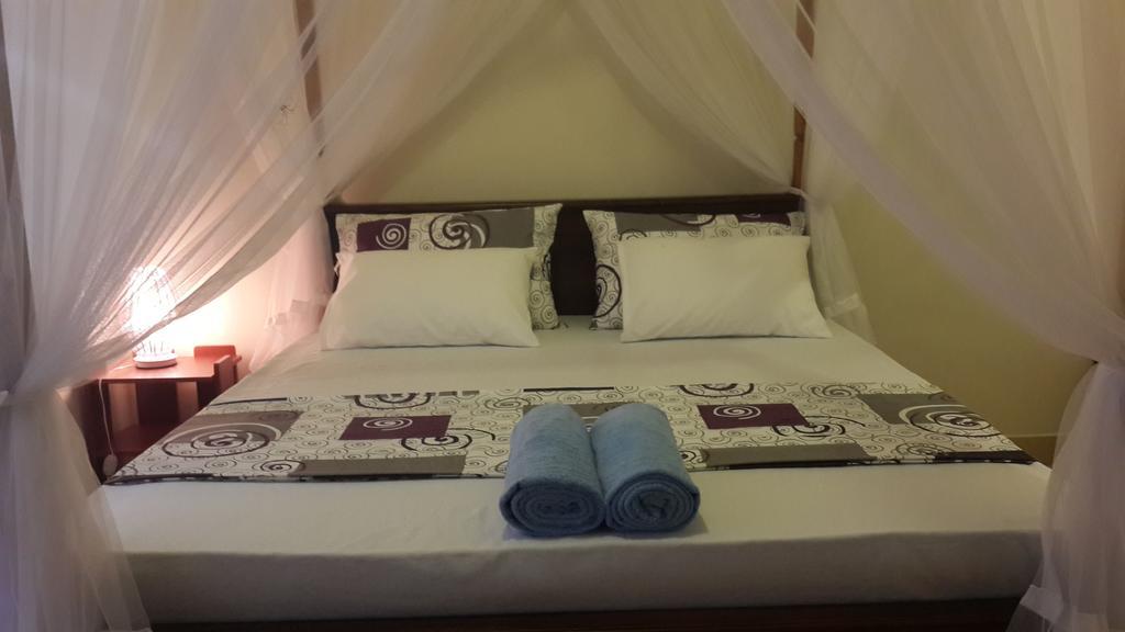 Golden Beach Rest Hotel Tangalle Exterior photo