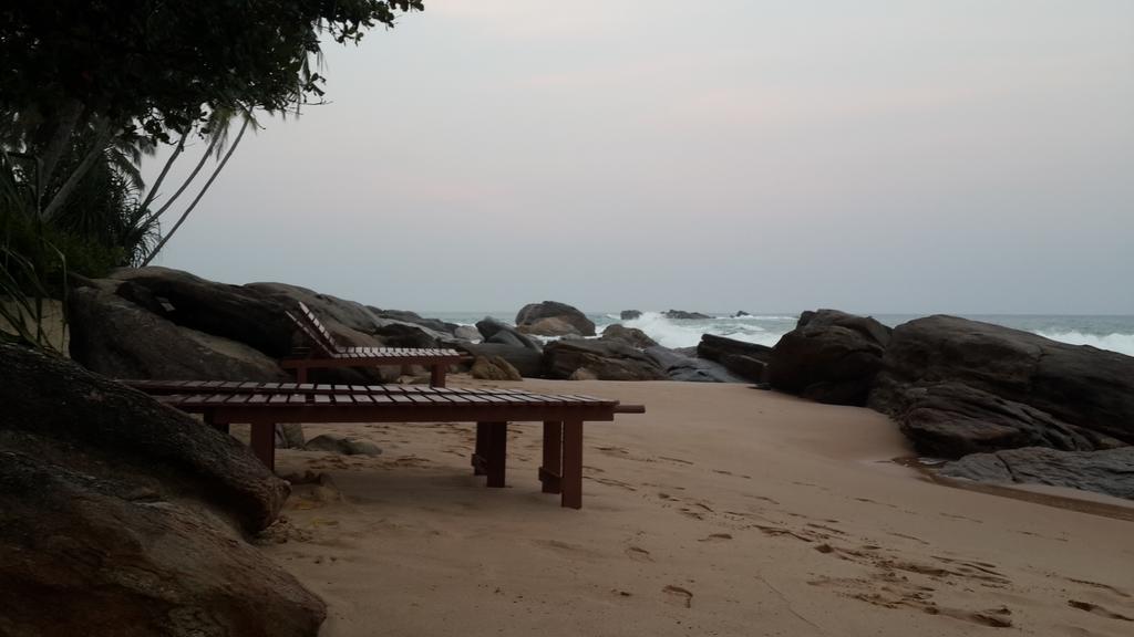 Golden Beach Rest Hotel Tangalle Exterior photo