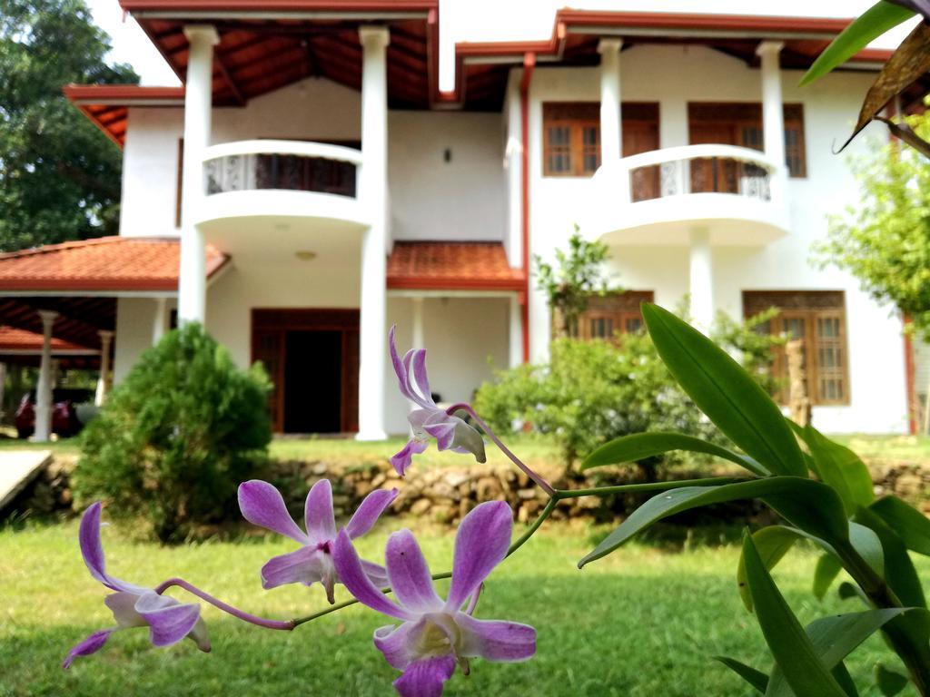 Golden Beach Rest Hotel Tangalle Exterior photo