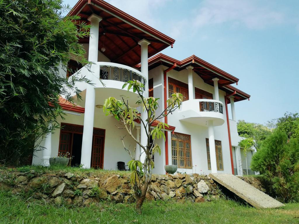 Golden Beach Rest Hotel Tangalle Exterior photo