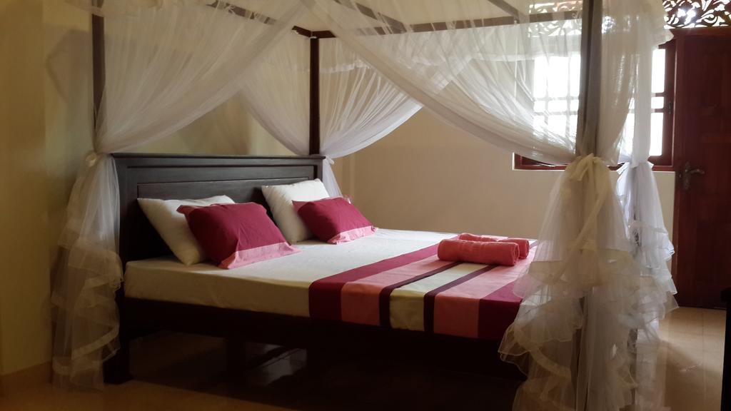 Golden Beach Rest Hotel Tangalle Exterior photo