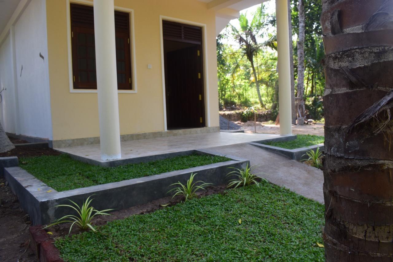 Golden Beach Rest Hotel Tangalle Exterior photo